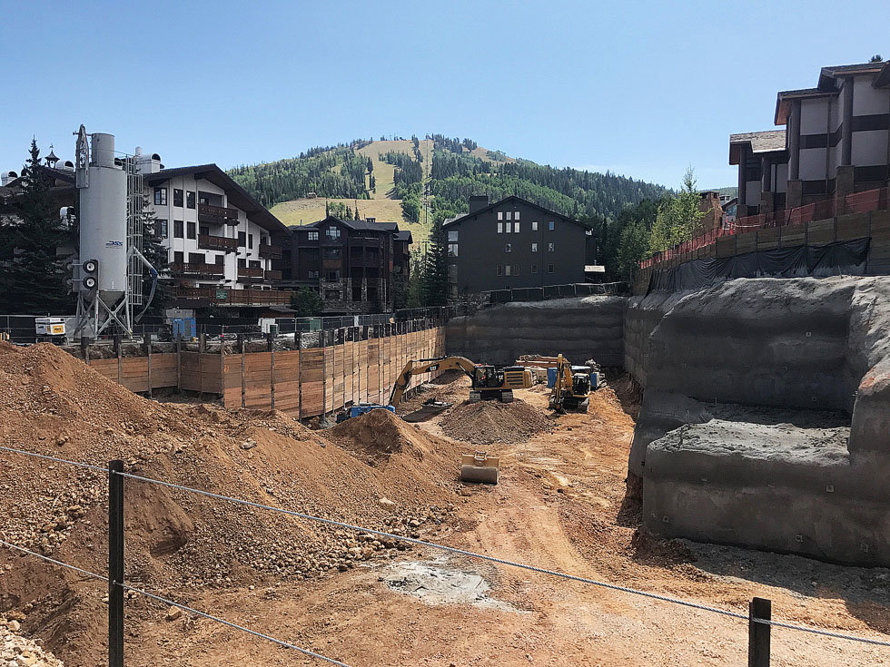 construction progress at goldener hirch residences